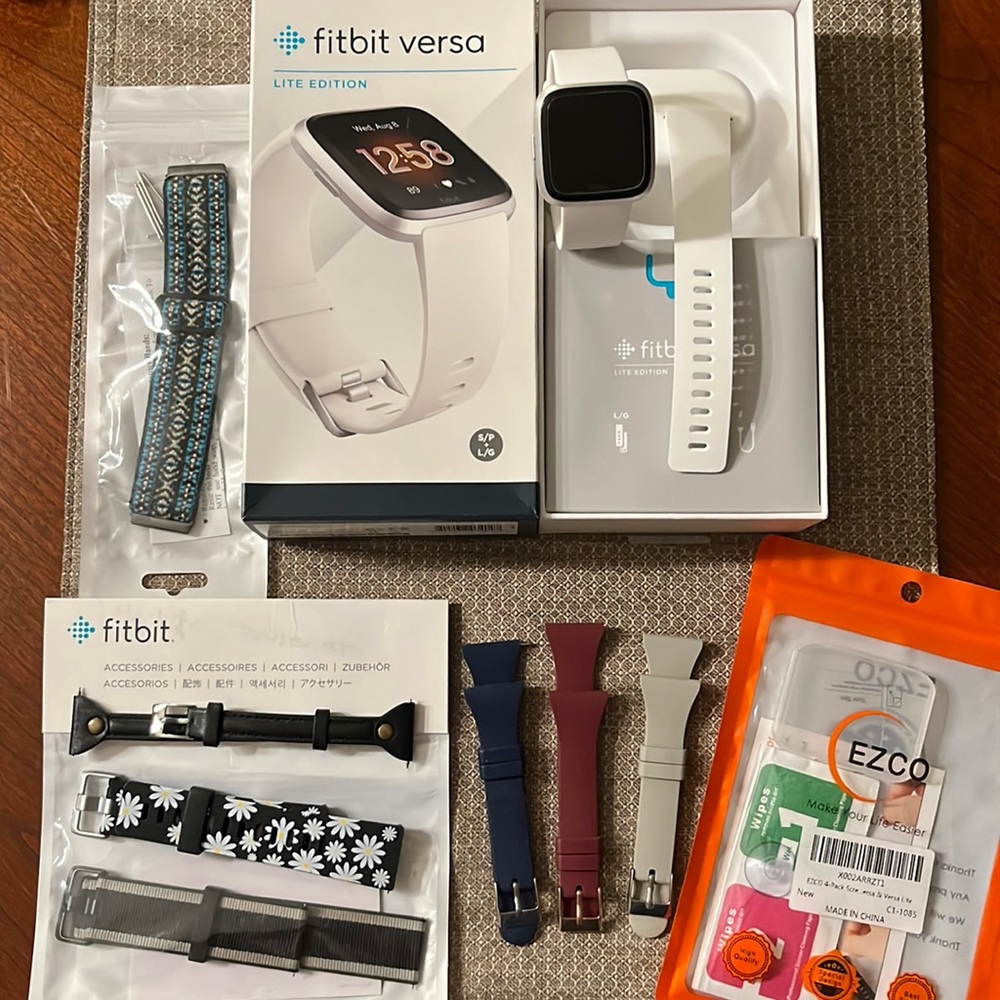 Fitbit Versa Lite Bundle